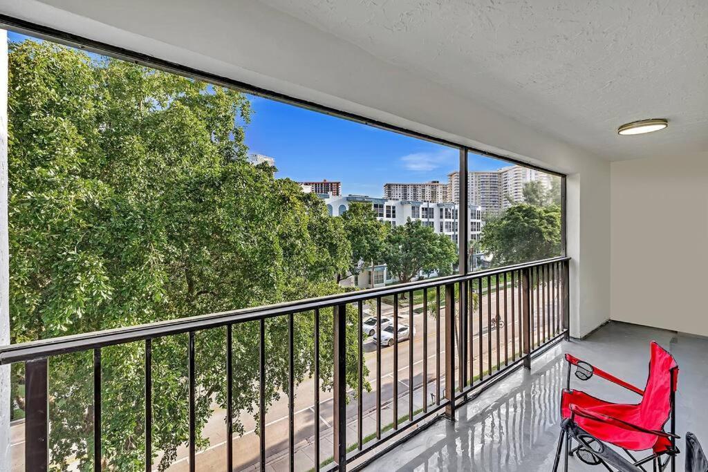 One Bedroom Steps Away From The Beach! Sunny Isles Beach Exterior photo