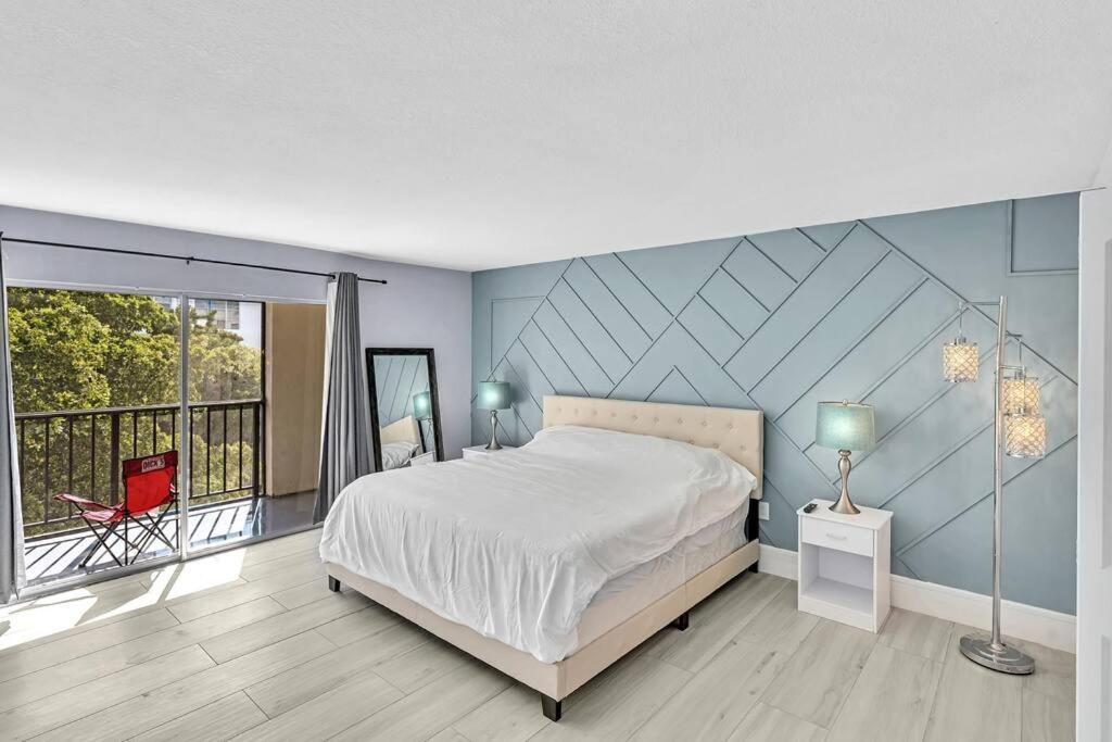 One Bedroom Steps Away From The Beach! Sunny Isles Beach Exterior photo