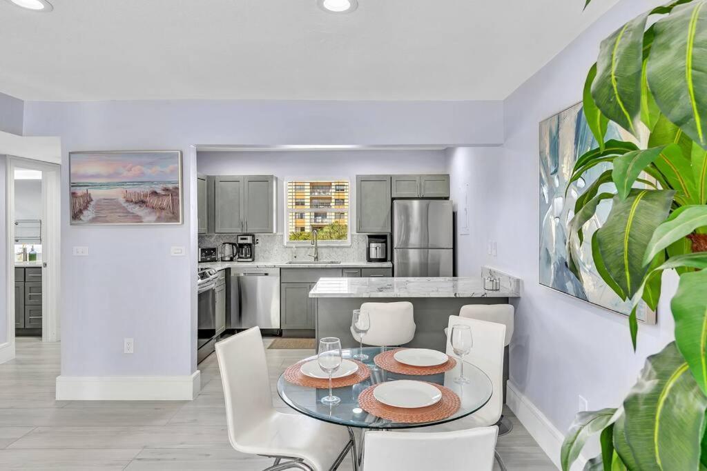 One Bedroom Steps Away From The Beach! Sunny Isles Beach Exterior photo